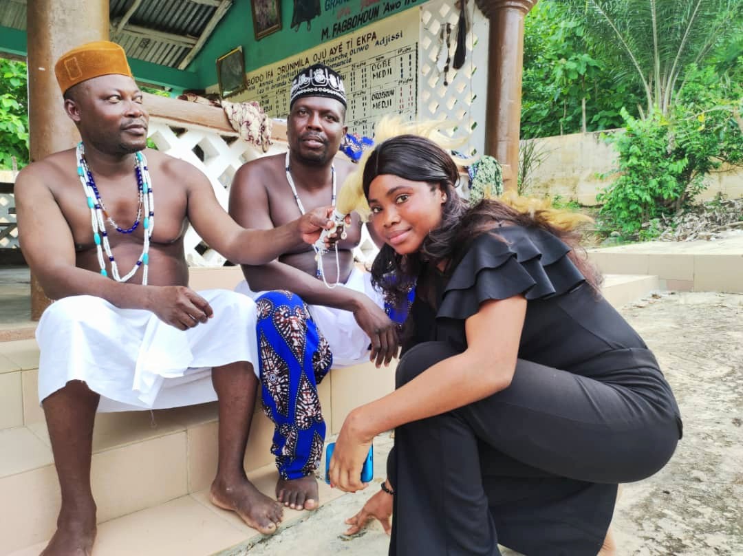 Bénin – Législatives 2023 apaisées : Nadia Okoumassoun sensibilise les maîtres de la géomancie à Dassa-Zoumé