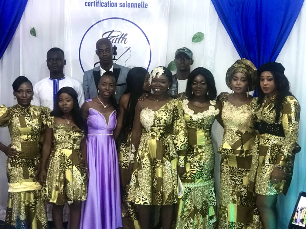 Bénin : la 1ère promotion d’étudiants en modélisme et stylisme à Faith Fashion certifiée par la directrice Carole Missihoun
