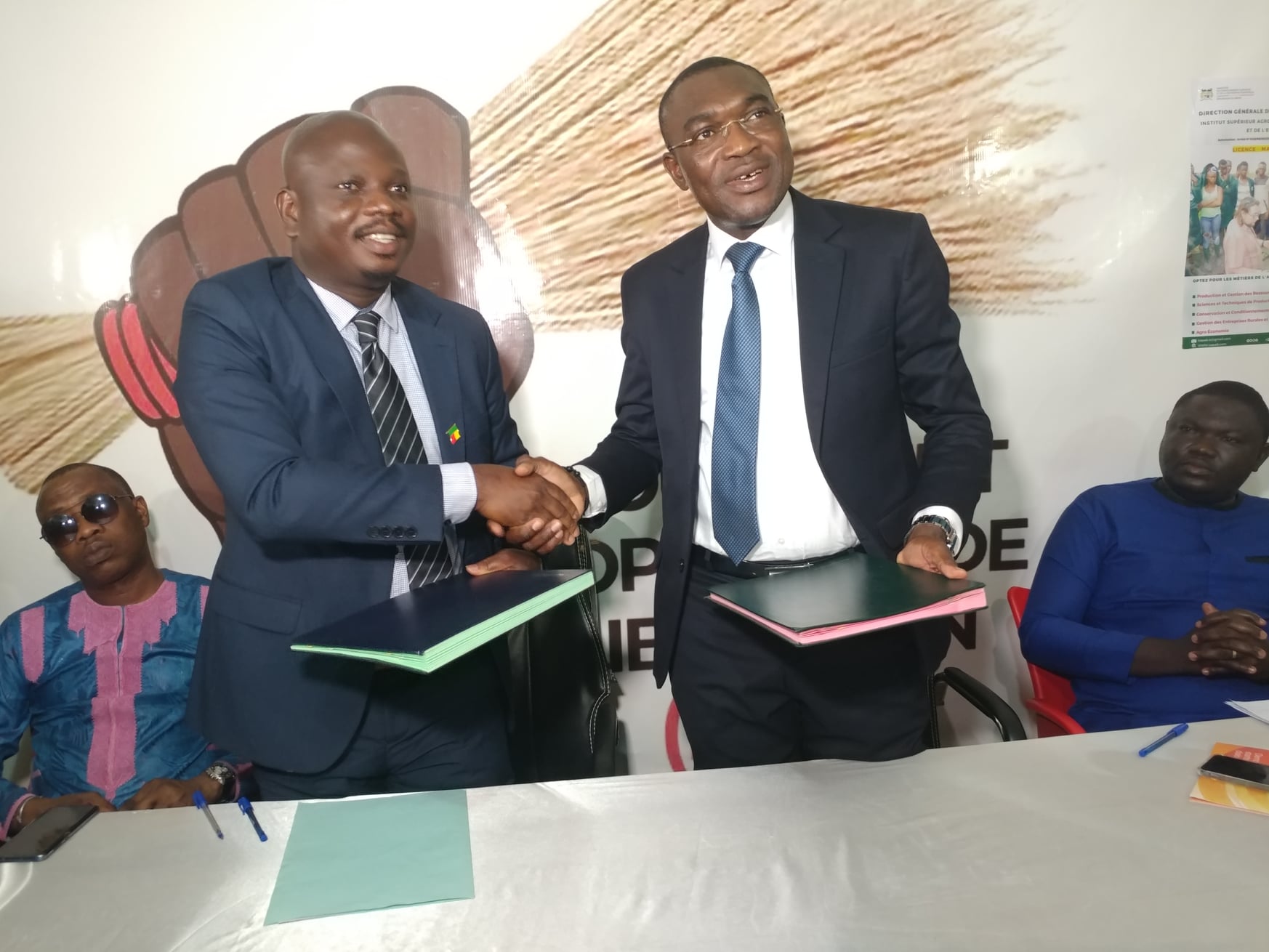 Expérience Tèbè & Wenceslas Bignon Adjado lors de la signature d'accord de partenariat entre le parti MPL et l'institut universitaire ISAPAB @beninregard