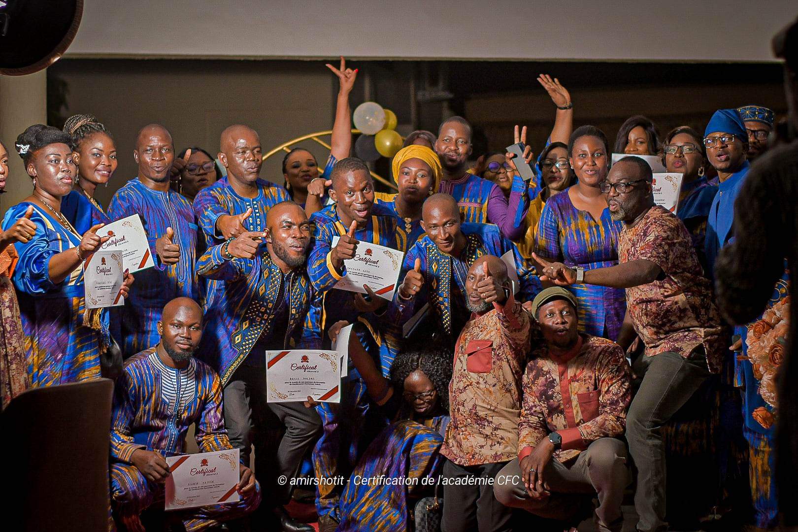 Burkina Faso : Euloge Olou et ses collègues coachs – conférenciers – formateurs en possession de leur parchemin de fin de formation