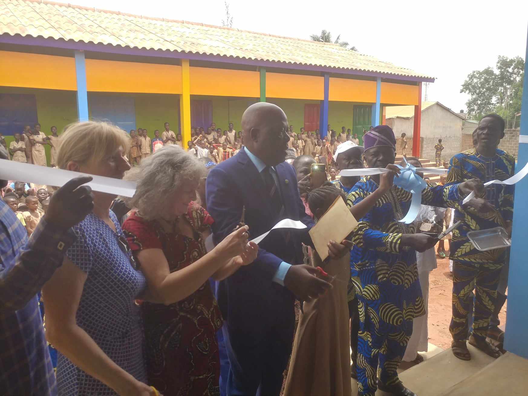 Bénin – Inauguration de salles de classe à Abomey-Calavi : l’ONG Actions de Solidarité au secours des écoliers de l’EPP Agonmey Akassato